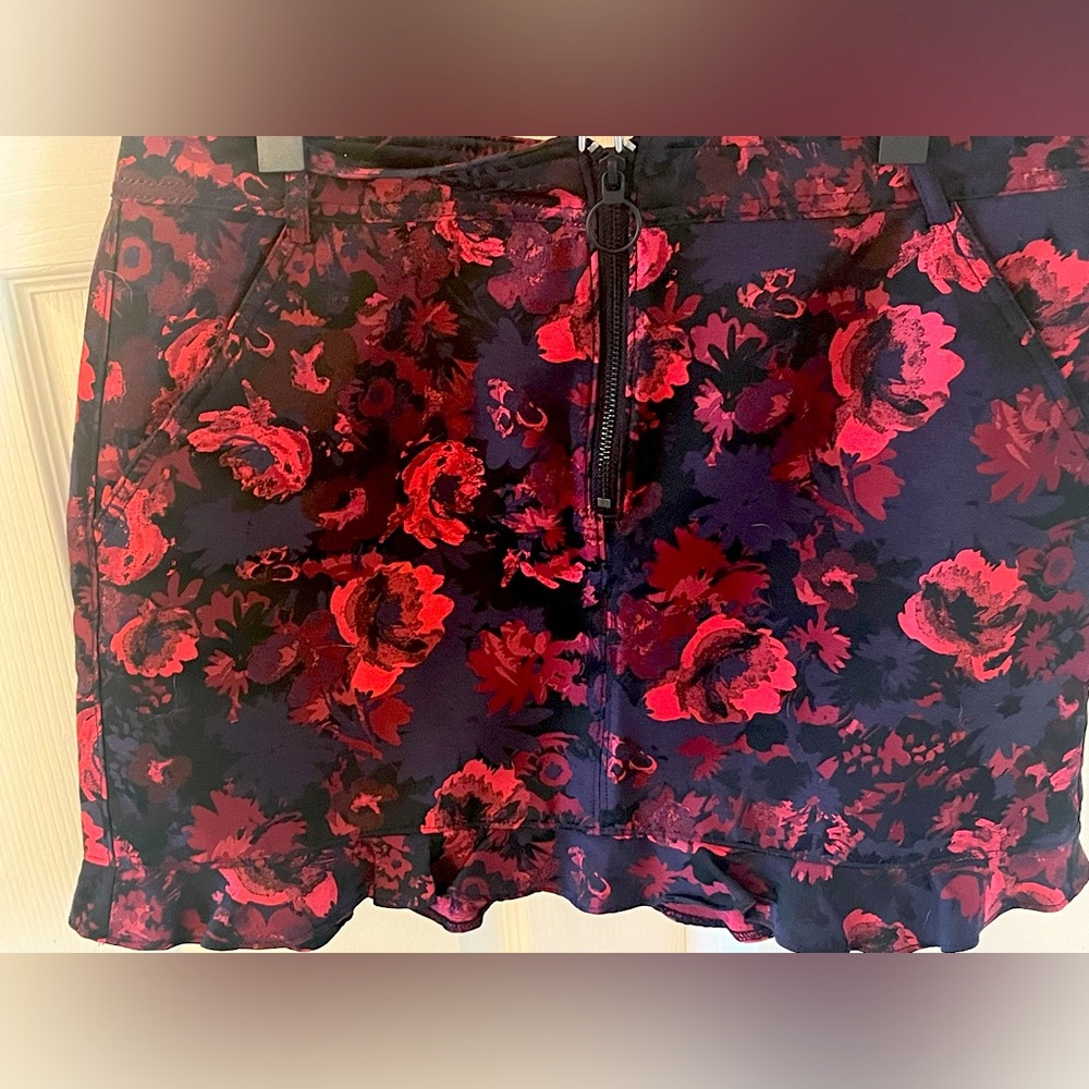 Perfect skirt for the holidays, Gently used.  I wore once.